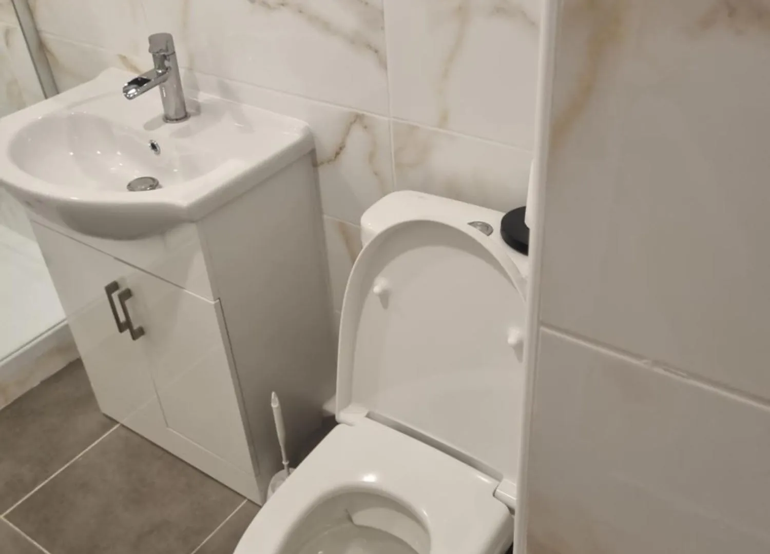F2 F3 ,Appartement Climatise Neuf, Magnifique Vue Sur Mer Et Aeroport, Proche Tram Et Gare Sncf 1 Min,Aeroport 3 Minutes, 2Or3 Rooms, New Ac Apartment, Magnificent Sea And Airport Views, Close To Tram And Sncf Train Station 1 Min, Airport 3 Min Nice 0*,